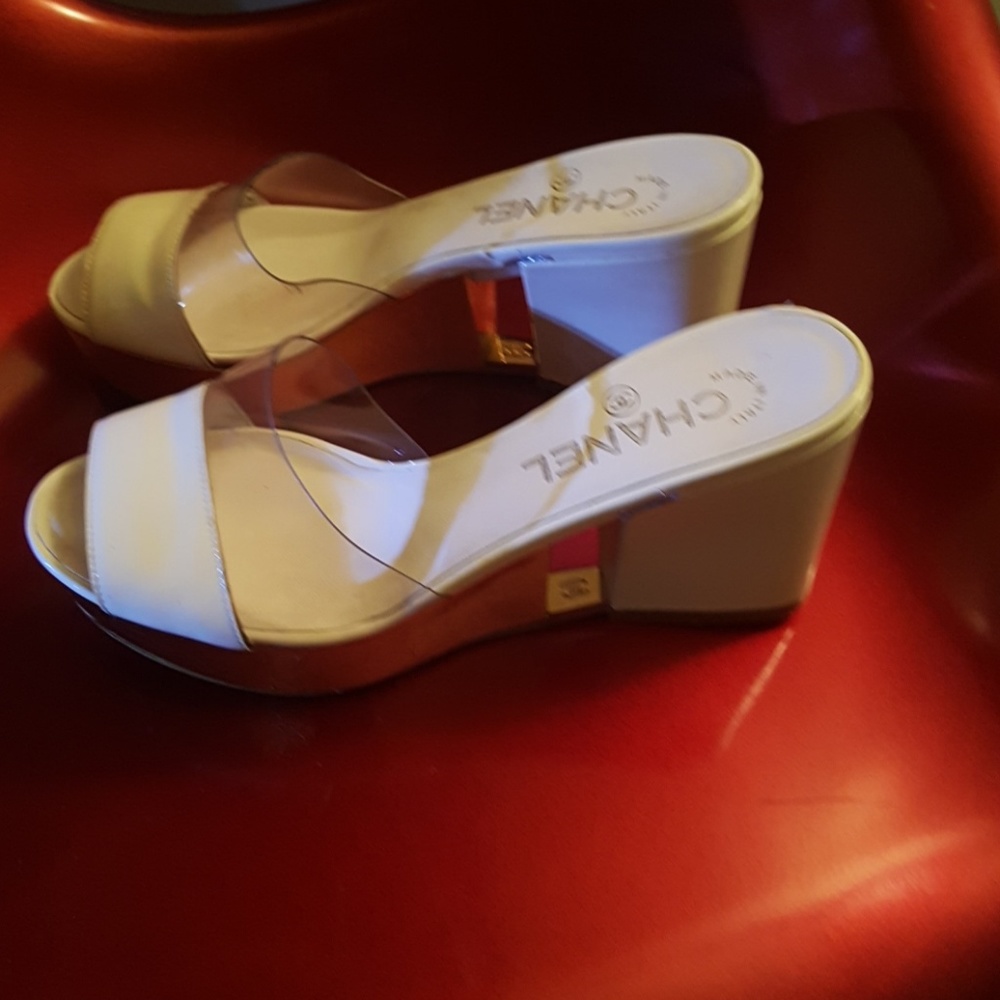 ** White & Gold Chanel Platforms ** - Picture 4 of 7